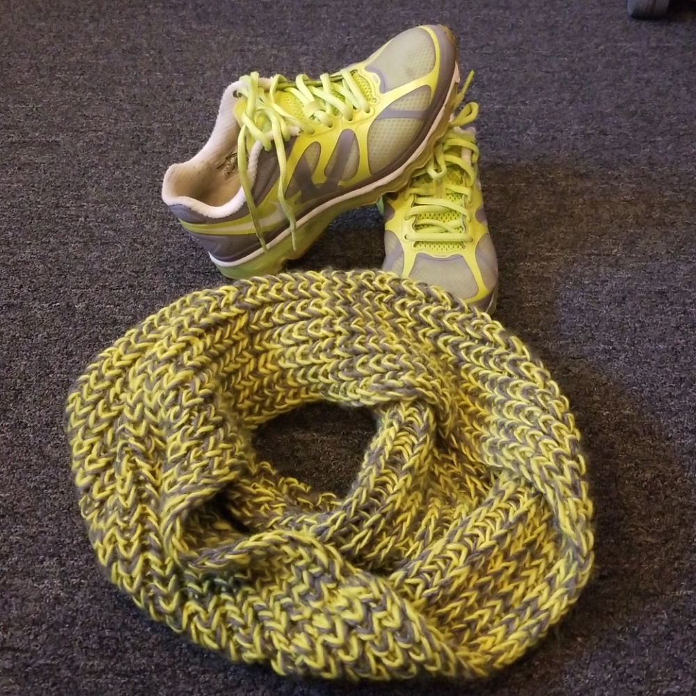 Air Max Nike w/ Infinity Scarf.